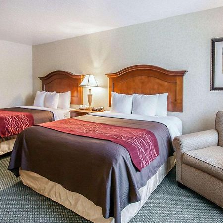 Comfort Inn Conference Center Хилсборо Экстерьер фото