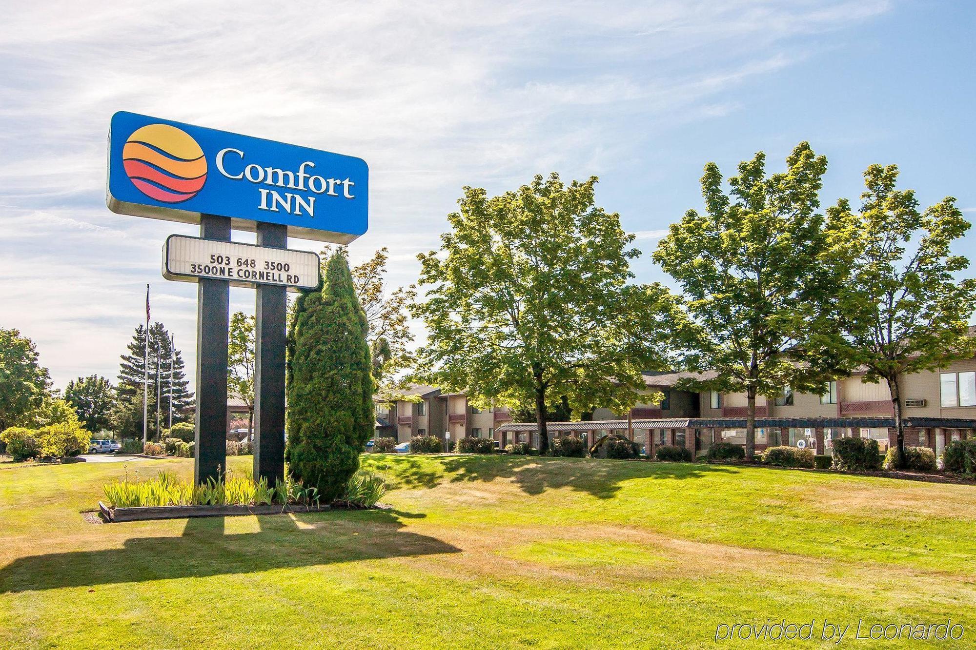 Comfort Inn Conference Center Хилсборо Экстерьер фото