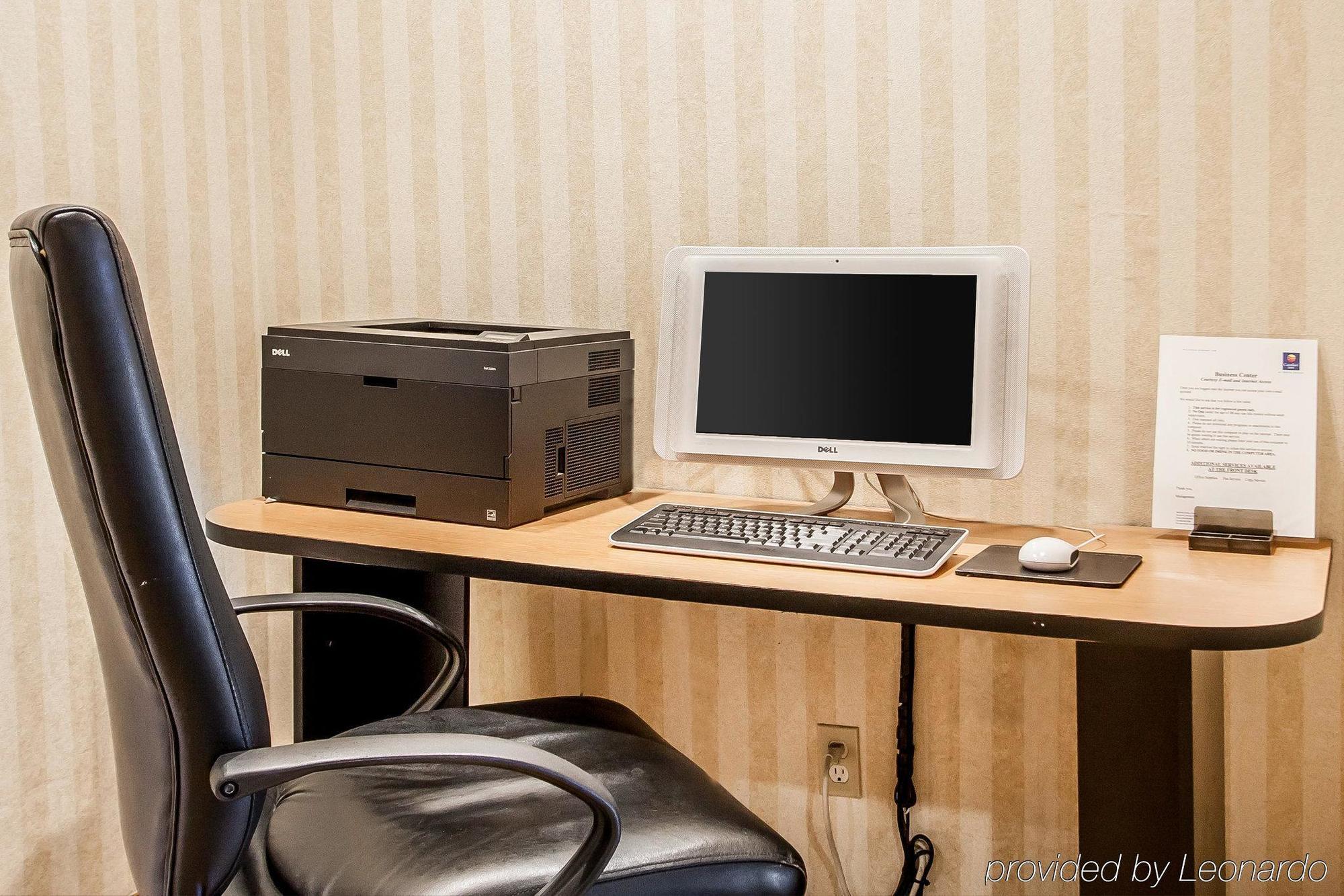 Comfort Inn Conference Center Хилсборо Экстерьер фото